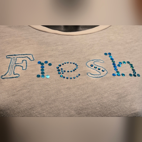 American Eagle Outfitters white long sleeved "FRESH" logo lightweight top szSP - Picture 3 of 7